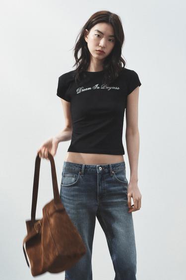 BLUZË ME TEKST PËRPARA - E zezë nga Zara