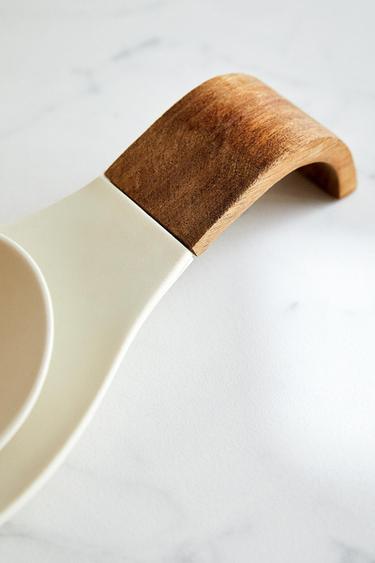 WOOD AND SILICONE SPOON REST - Cream by Zara