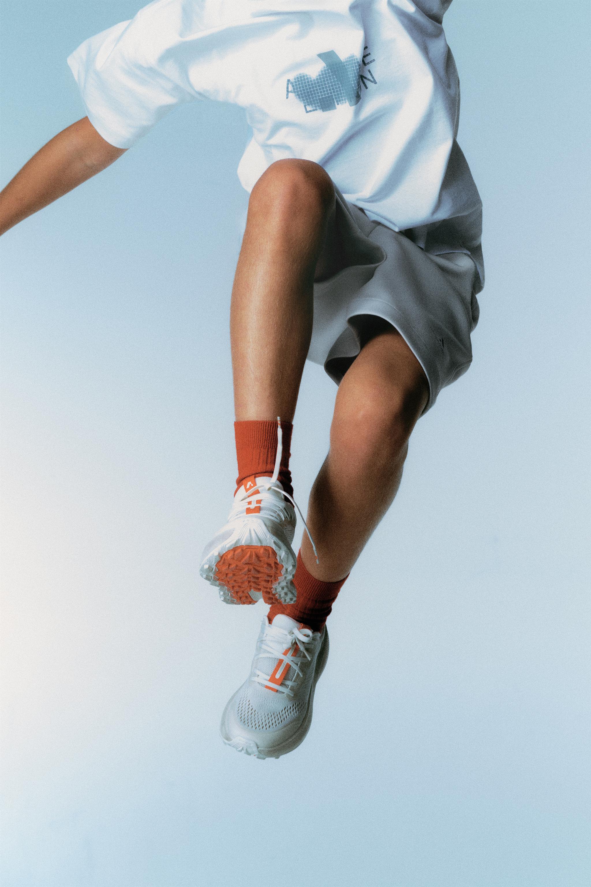 ATHLETIC LOGO SHORTS — Pearl gray
