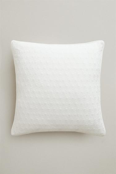CUSHION COVER WITH FLORAL EMBROIDERY - أبيض الخاص بـ Zara