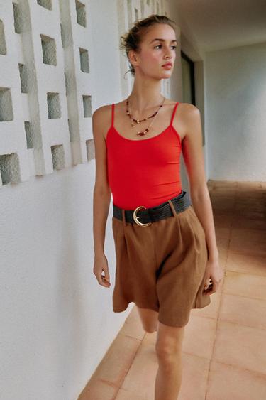 BERMUDASHORTS MIT BUNDFALTEN UND GÜRTEL - Hellbraun von Zara