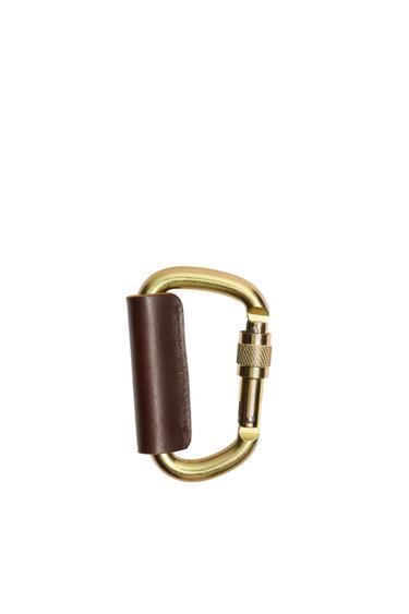 LEATHER CARABINER DETAIL AARON LEVINE X ZARA - Golden by Zara