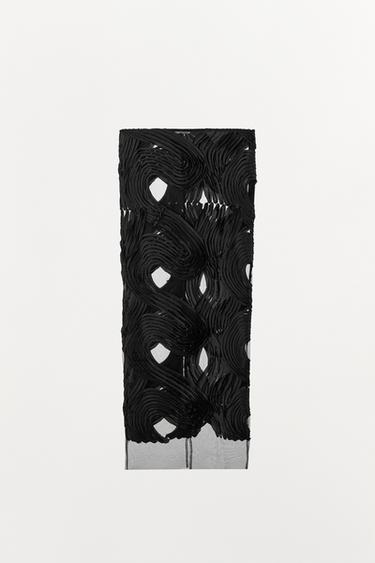 تنورة ميدي هيكلية إصدار محدود - أسود الخاص بـ Zara