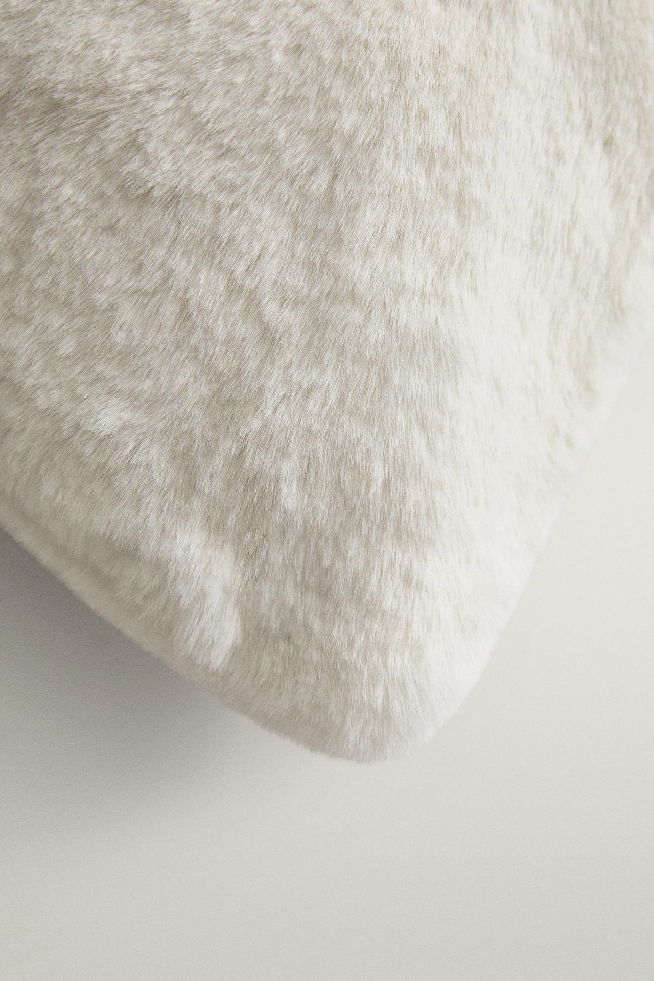 SHORT FAUX FUR THROW PILLOW COVER — White