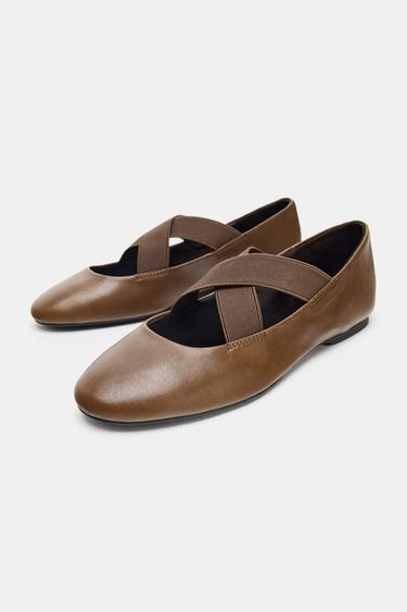BALLERINES EN CUIR À BRIDES ÉLASTIQUES CROISÉES - Marron chocolat de Zara - Image 2