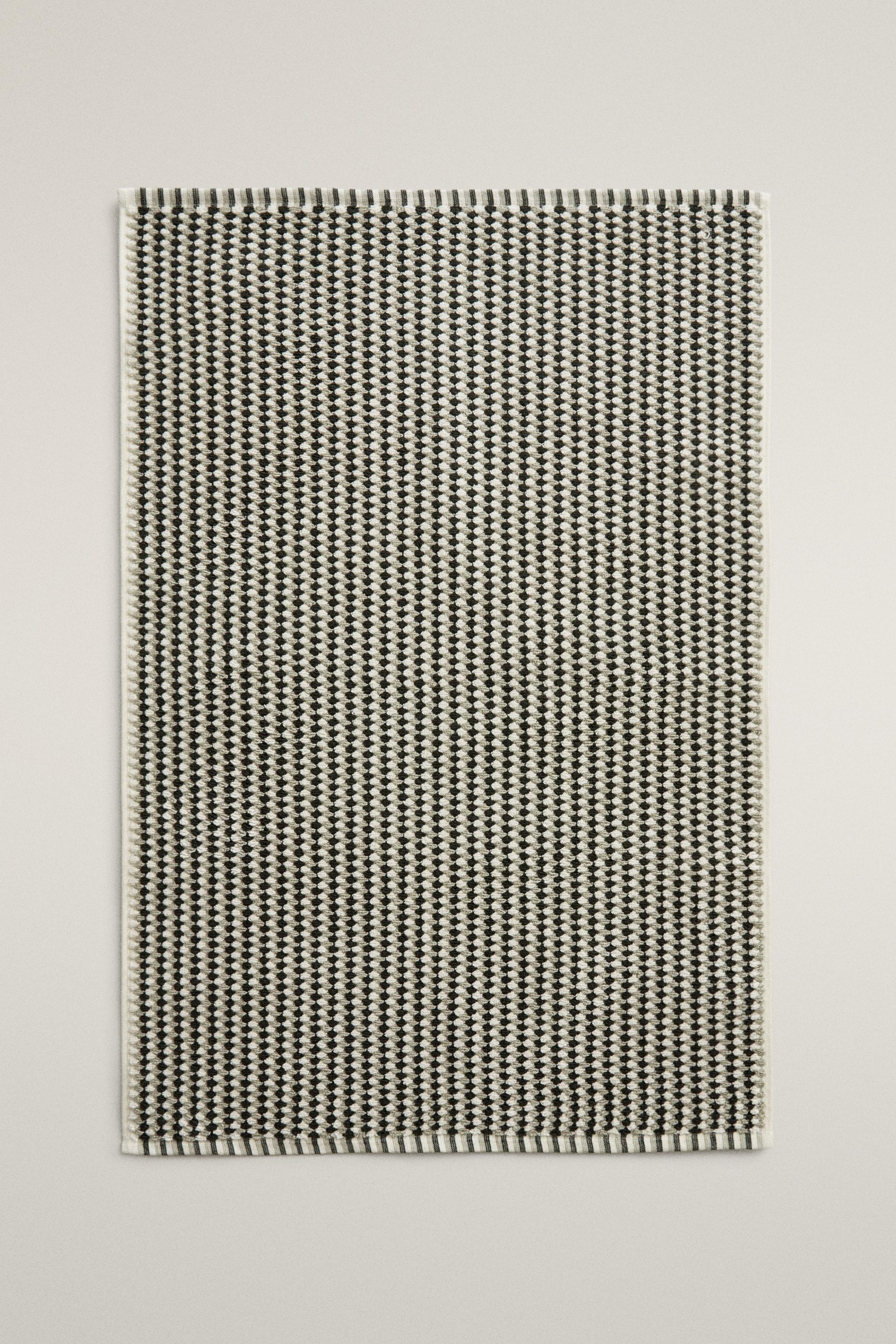 TEXTURED COTTON BATH MAT