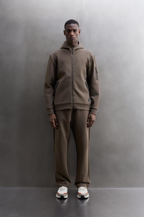 SUDADERA TÉCNICA CREMALLERA CAPUCHA - Marrón oscuro de Zara - Imagen 0