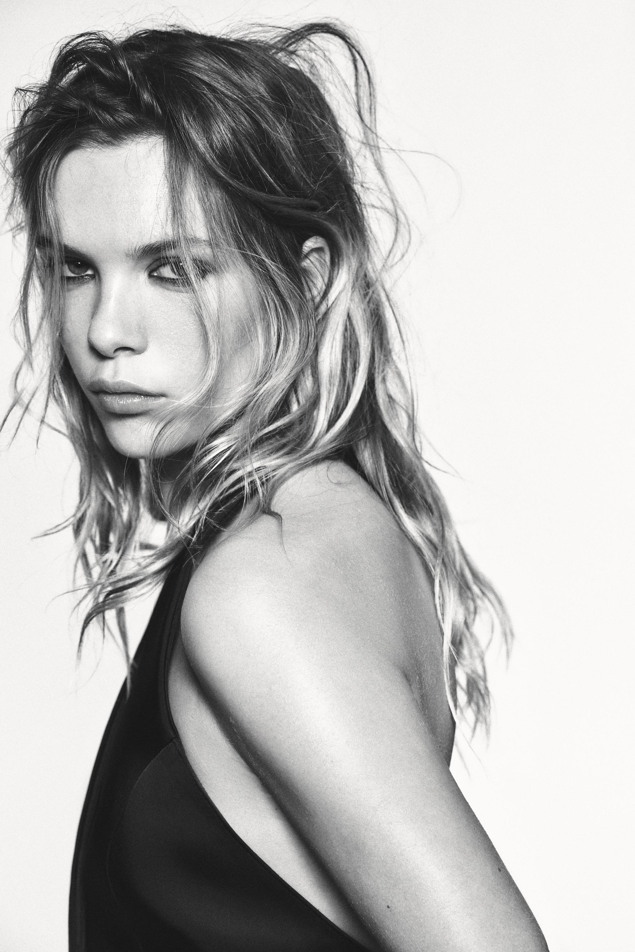 HALTER NECK OPEN BACK VEST