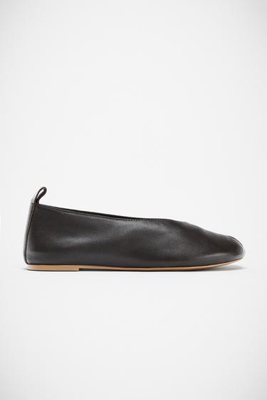 LEATHER BALLERINA WITH OPENING - Brown by Zara