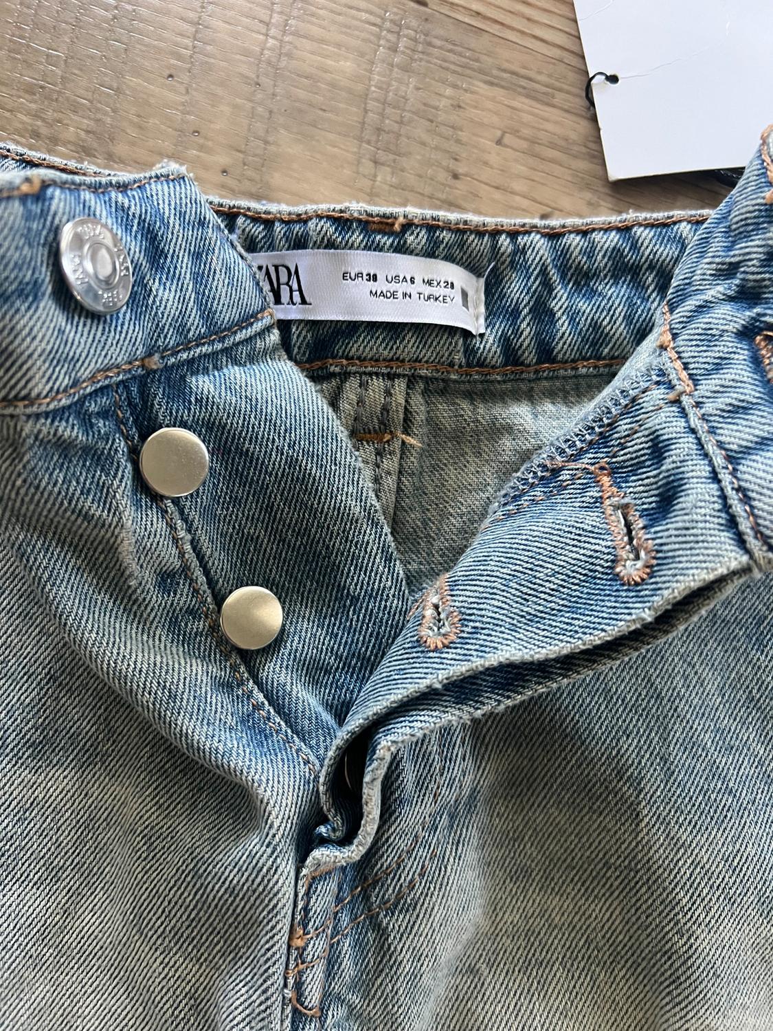 Z1975 MID RISE RIPPED SHORTS - Image 4