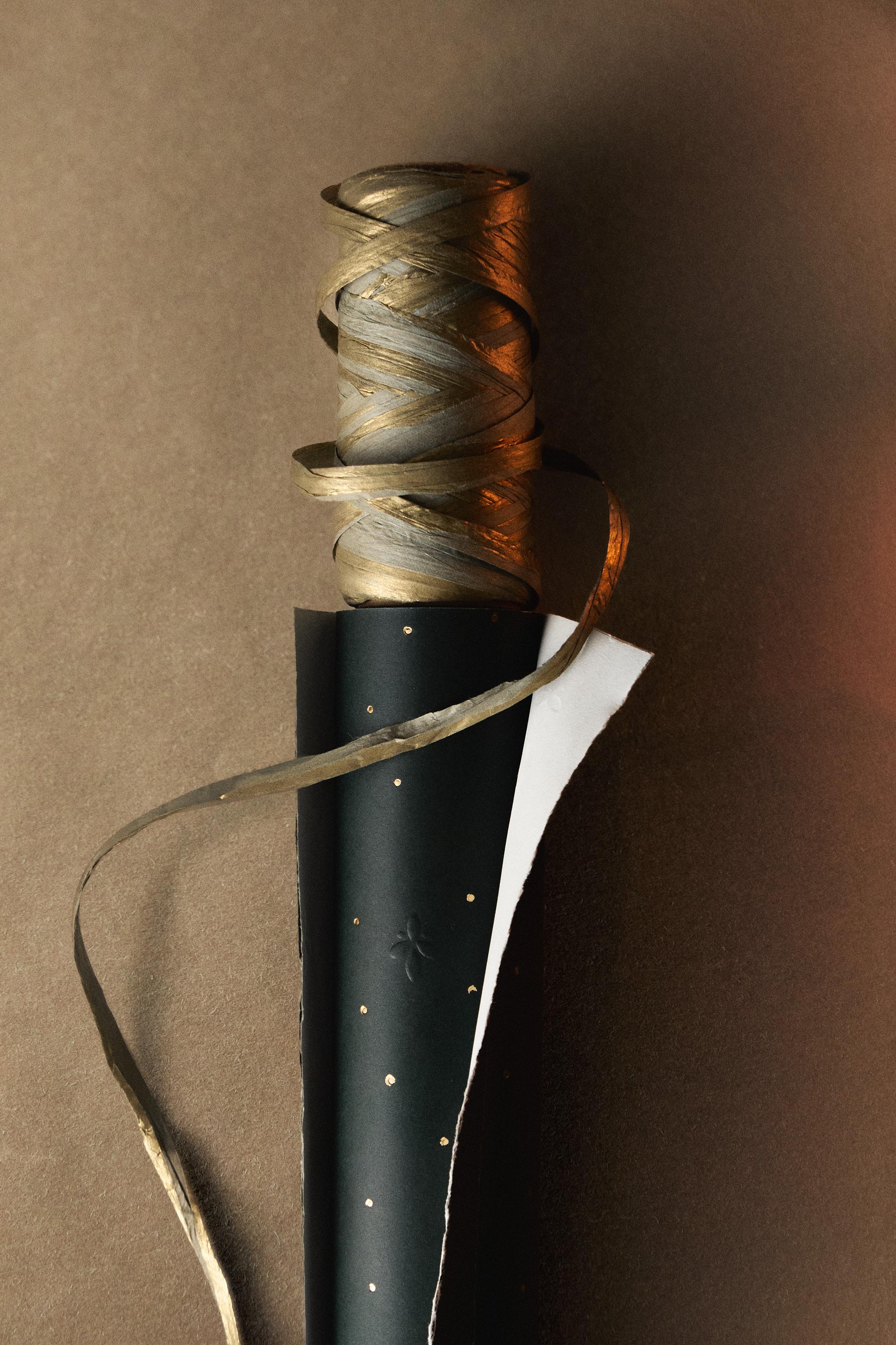 PAPIER CADEAU NOËL MOTIF POIS ET ÉTOILES