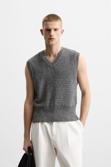 RELAXED FIT KNIT WAISTCOAT - Black by Zara