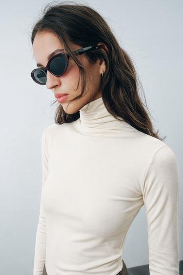 TURTLENECK T-SHIRT — Ecru 1