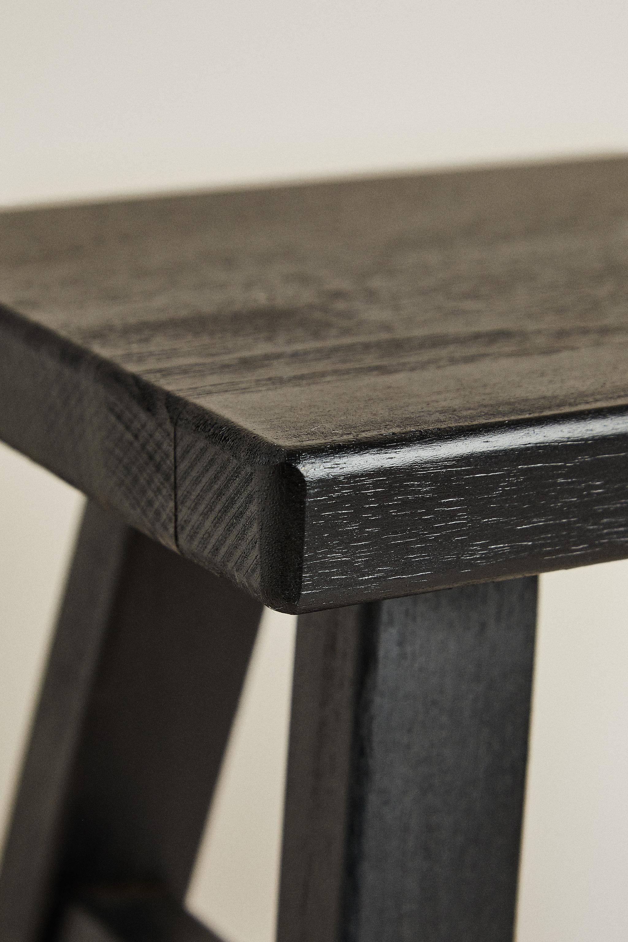 SMALL WOOD STOOL