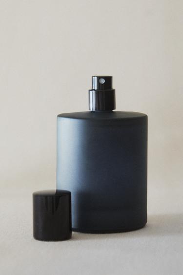 (100 ML) AQUA BERGAMOT FABRIC FRESHENER SPRAY - Pastel green by Zara