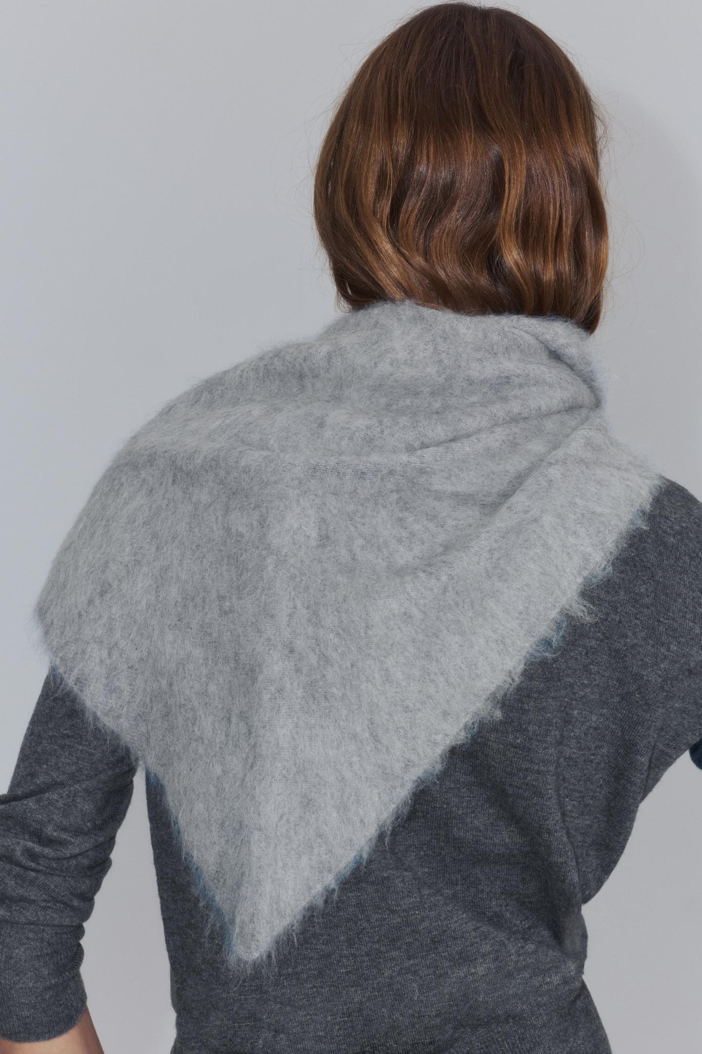 Женский шарф Zara Brushed Effect 100% Wool Triangular, цвет: Серый — фото 3