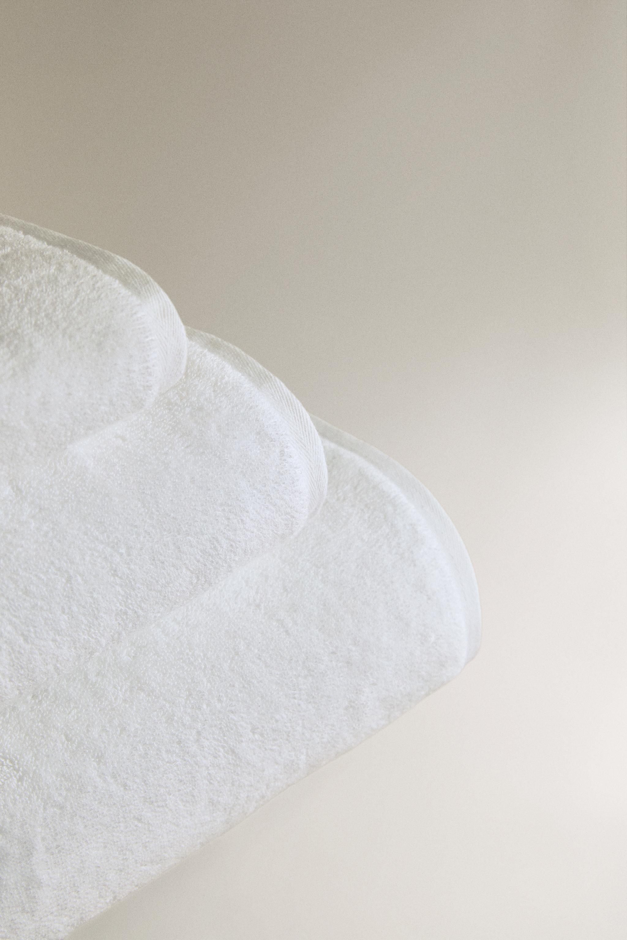 EXTRA SOFT COTTON BATH TOWEL (700 GSM) — White
