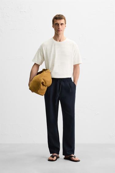 تيشرت هيكلي غير منتظم بخطوط - أبيض مكسور الخاص بـ Zara