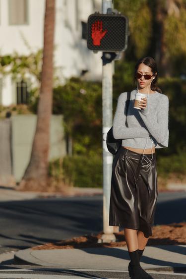 PLEATED LEATHER EFFECT LONG BERMUDA SHORTS - Chocolate by Zara