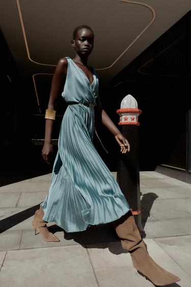 VESTIDO MIDI PLISADO CINTURÓN - Azul / Acero de Zara