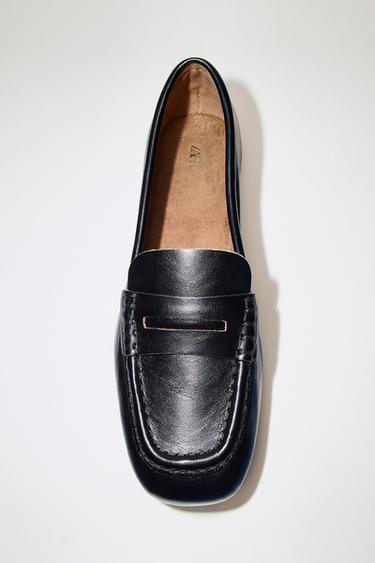 MOCASSINS EN CUIR À BOUT CARRÉ - Noir de Zara