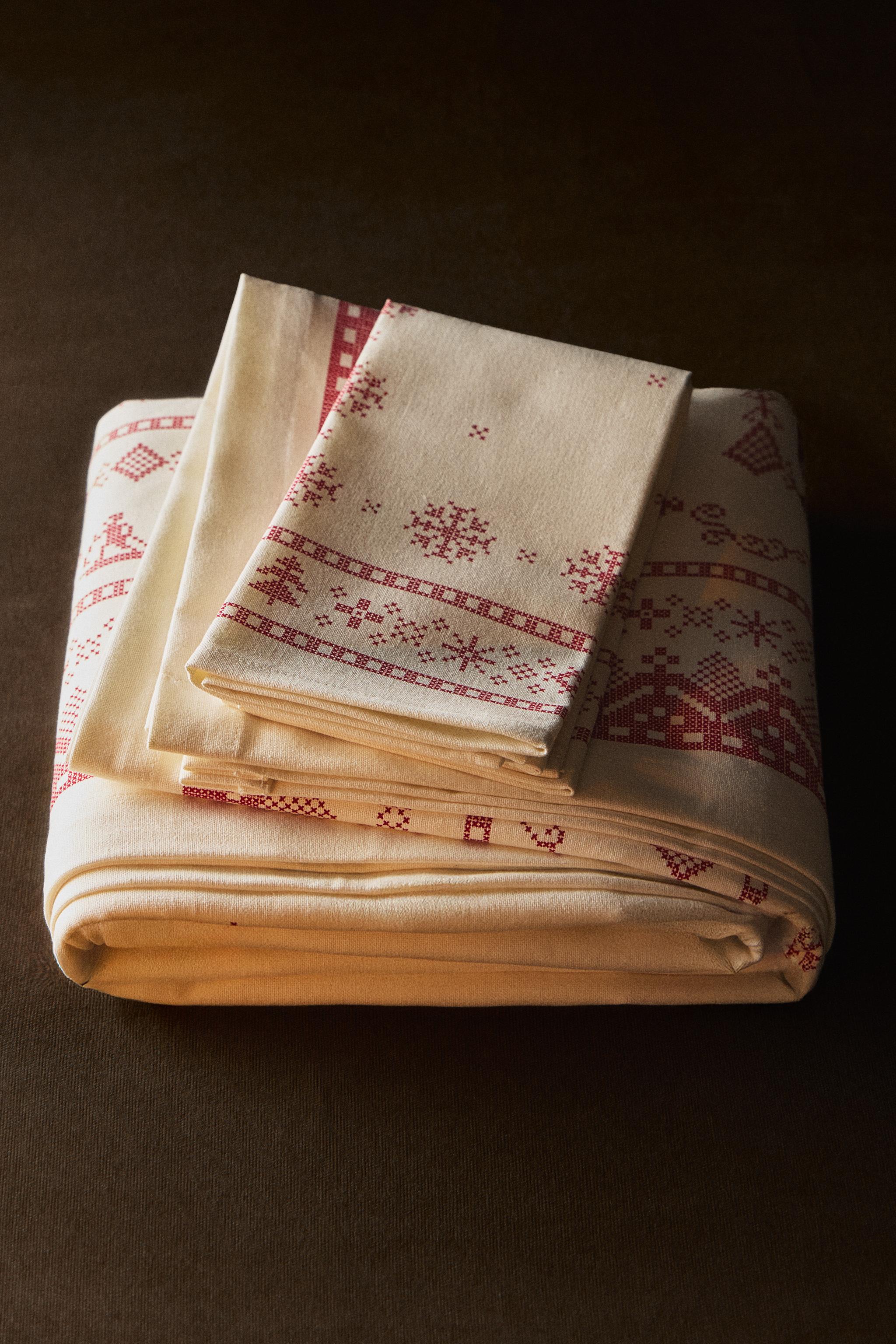 CHRISTMAS PRINT COTTON TABLECLOTH WITH BORDER