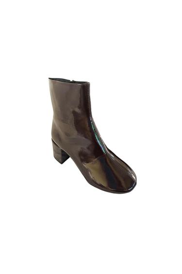 FAUX PATENT LEATHER ROUND TOE ANKLE BOOTS