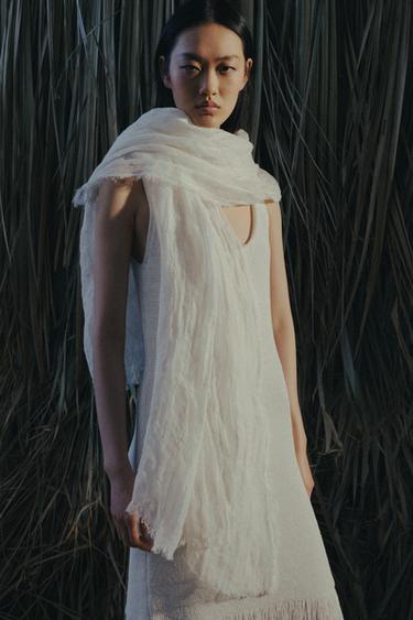 ROBE EN MAILLE À FRANGES - Écru de Zara - Image 7