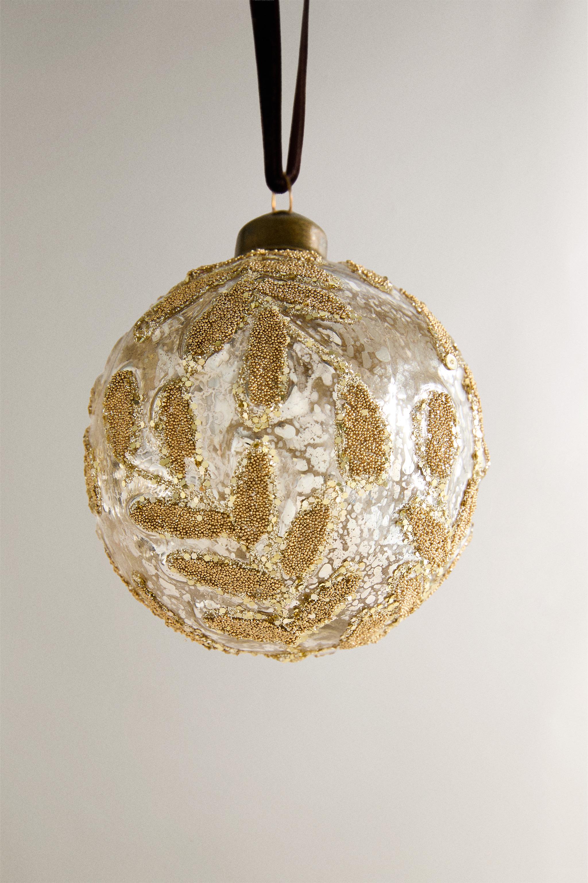 CHRISTMAS TREE GLITTERY FLORAL BALL ORNAMENT