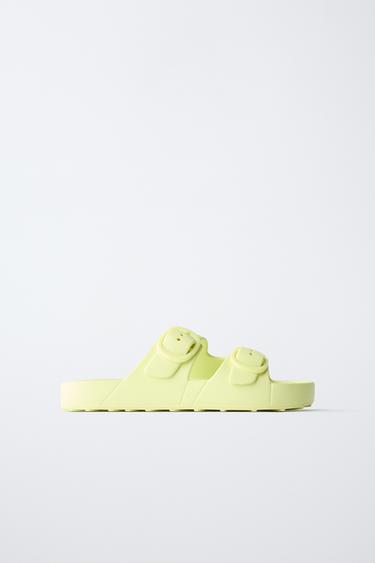 RUBBERISED BUCKLED SANDALS - Green by Zara