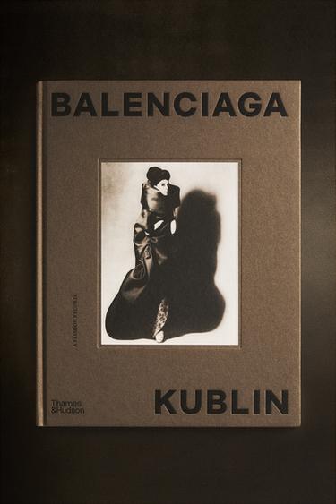 LIVRE BALENCIAGA KUBLIN - Gris de Zara - Image 5