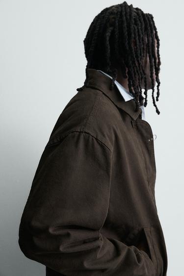 BLOUSON COURT AVEC BRANDEBOURGS - Chocolat de Zara - Image 4