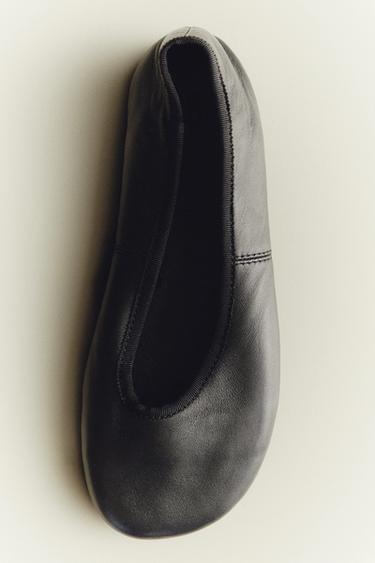 FLEXIBLE LEATHER BALLERINAS - Black by Zara