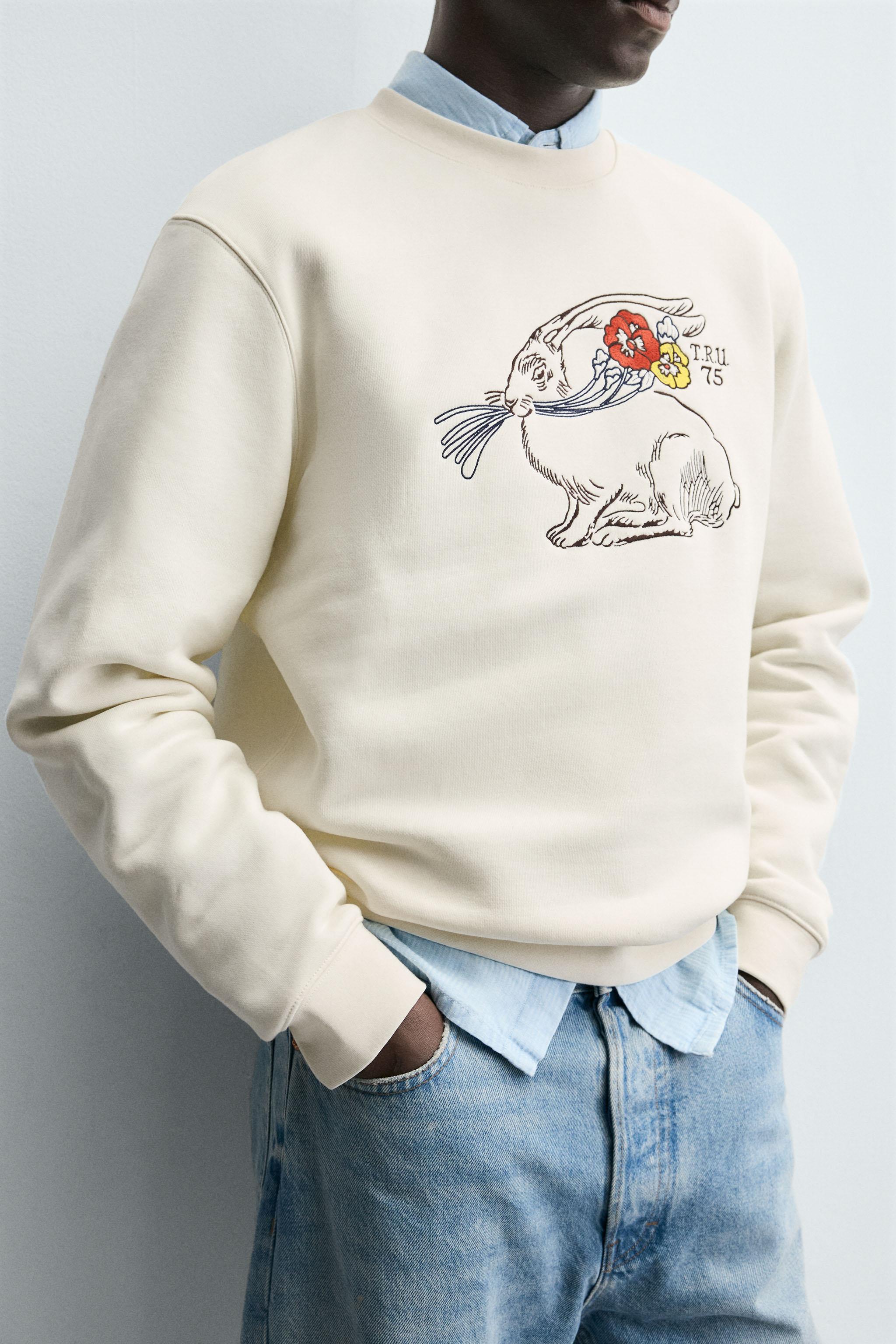 EMBROIDERED RABBIT SWEATSHIRT