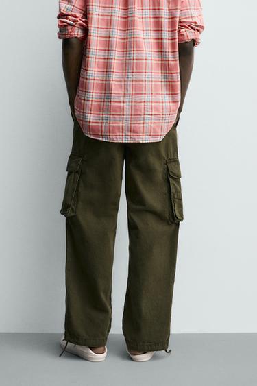 PANTALON CARGO COUPE DÉCONTRACTÉE - Kaki de Zara - Image 2