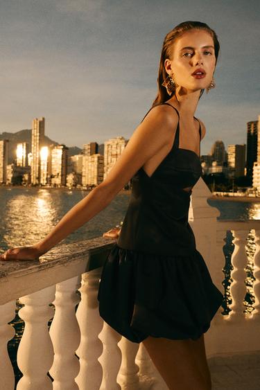 VESTIDO MINI SATINADO CUT OUT - Negro de Zara