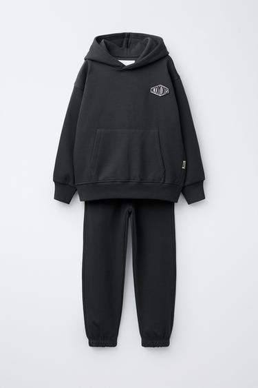 HOODIE AND JOGGER TROUSERS SET WITH PATCH - Anthracite grey by Zara