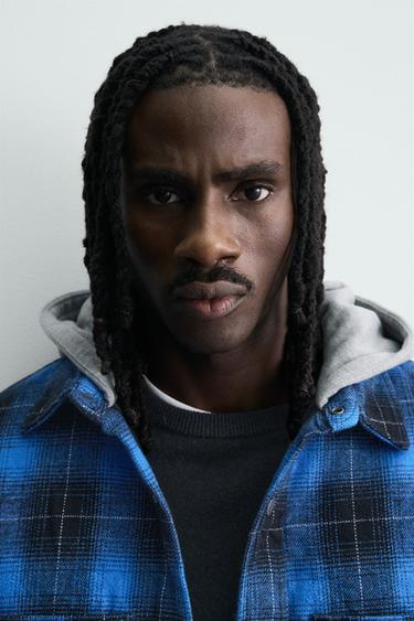 SURCHEMISE À CARREAUX AVEC CAPUCHE EN CONTRASTE - Bleu de Zara - Image 4