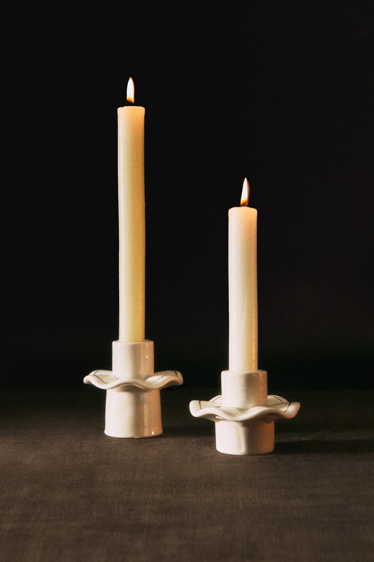 WAVY CHRISTMAS CERAMIC CANDLESTICK — White
