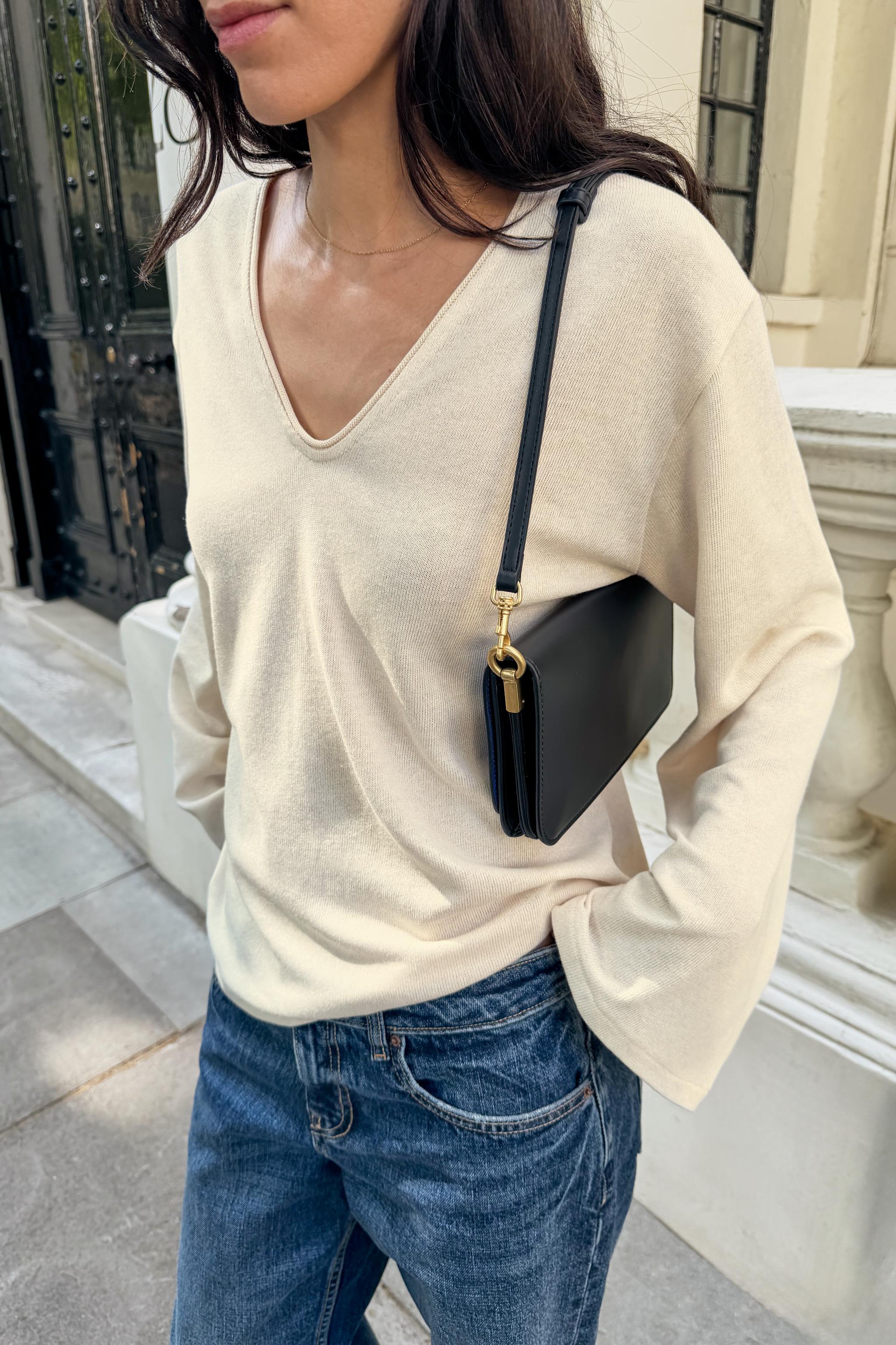 Женские футболки Zara TEXTURED V-NECK T-SHIRT — фото 2