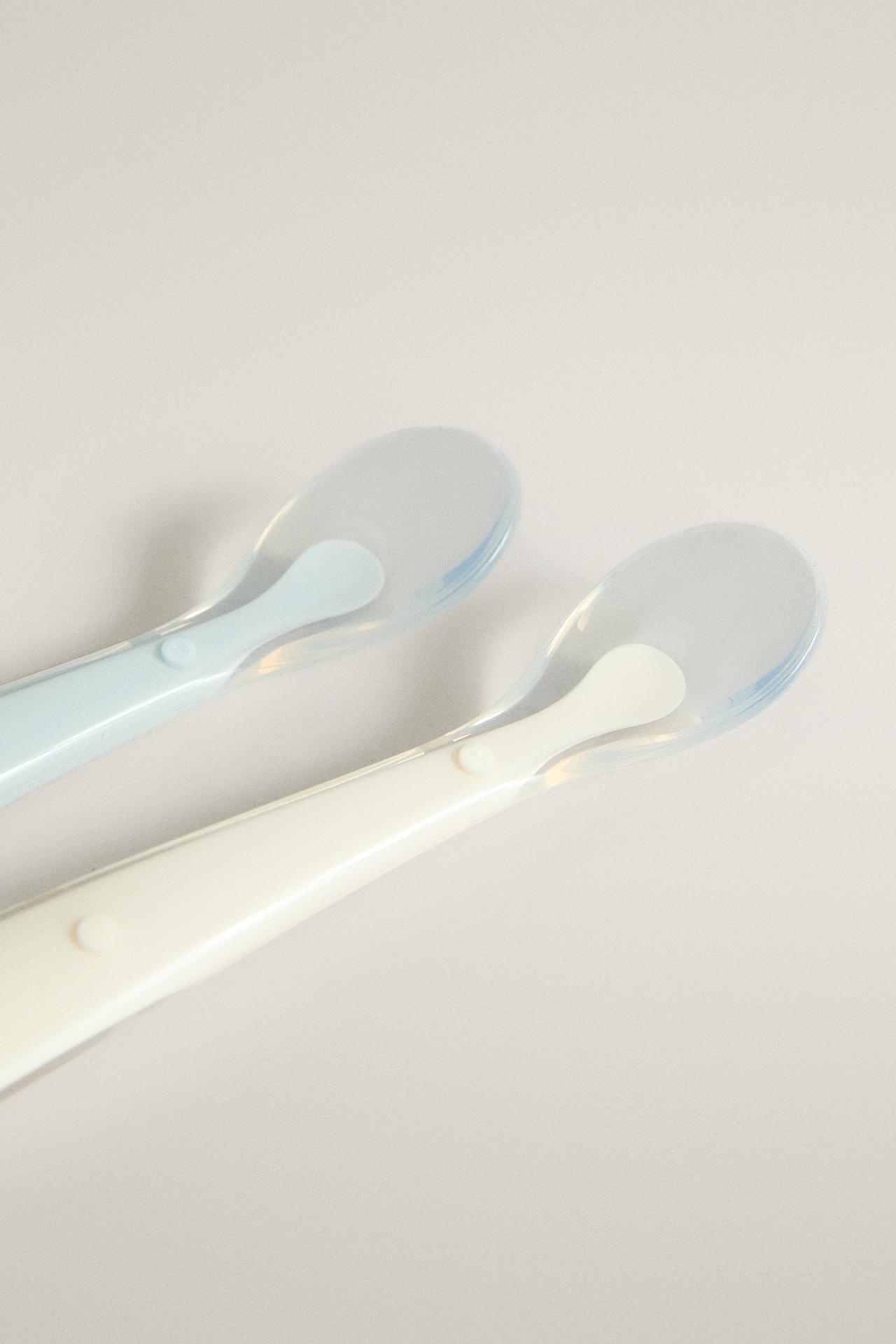 SET OF 2 KIDS' SILICONE SPOONS — Blue