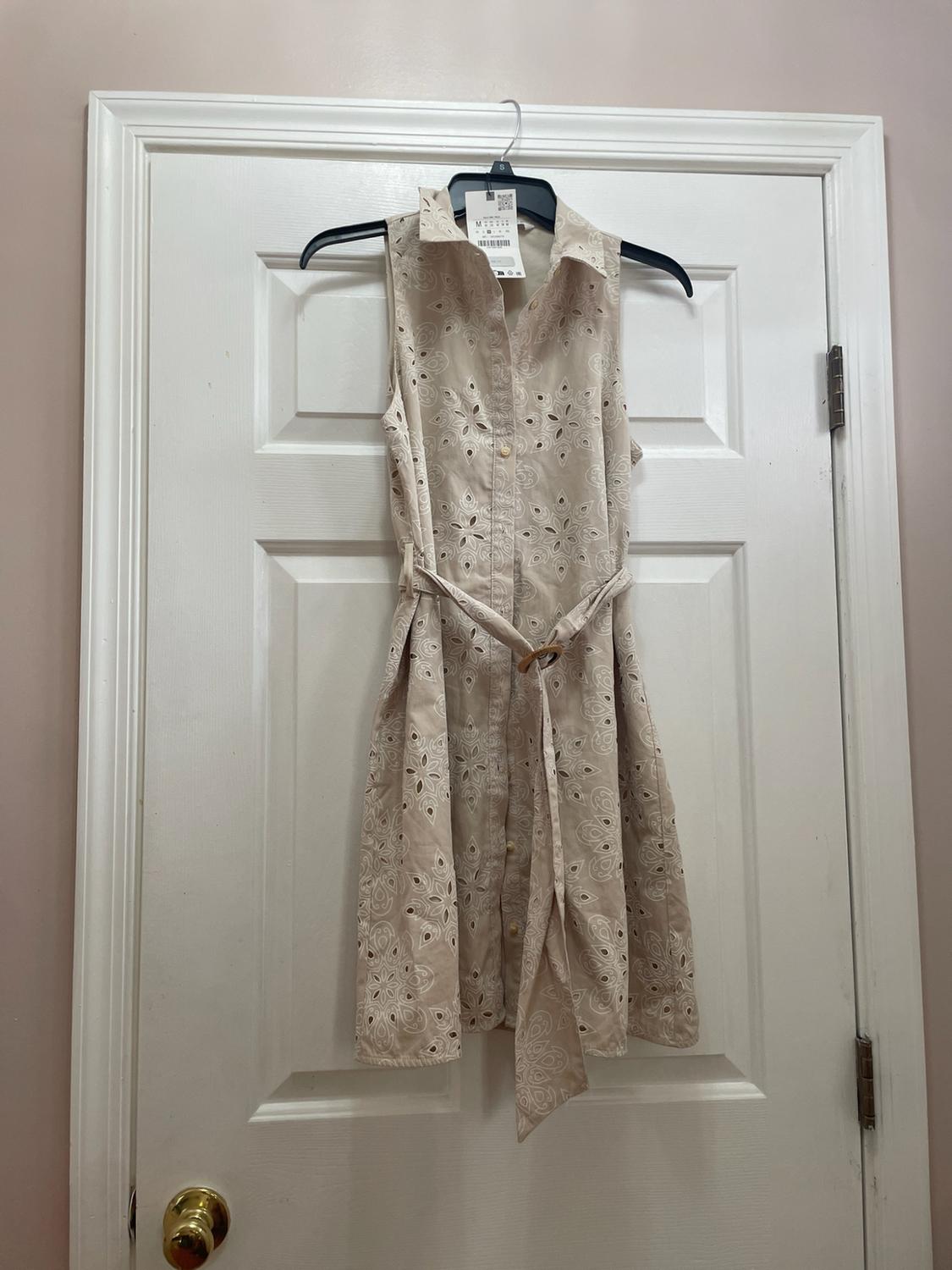 EMBROIDERED EYELET SMOCKED DRESS - Image 3
