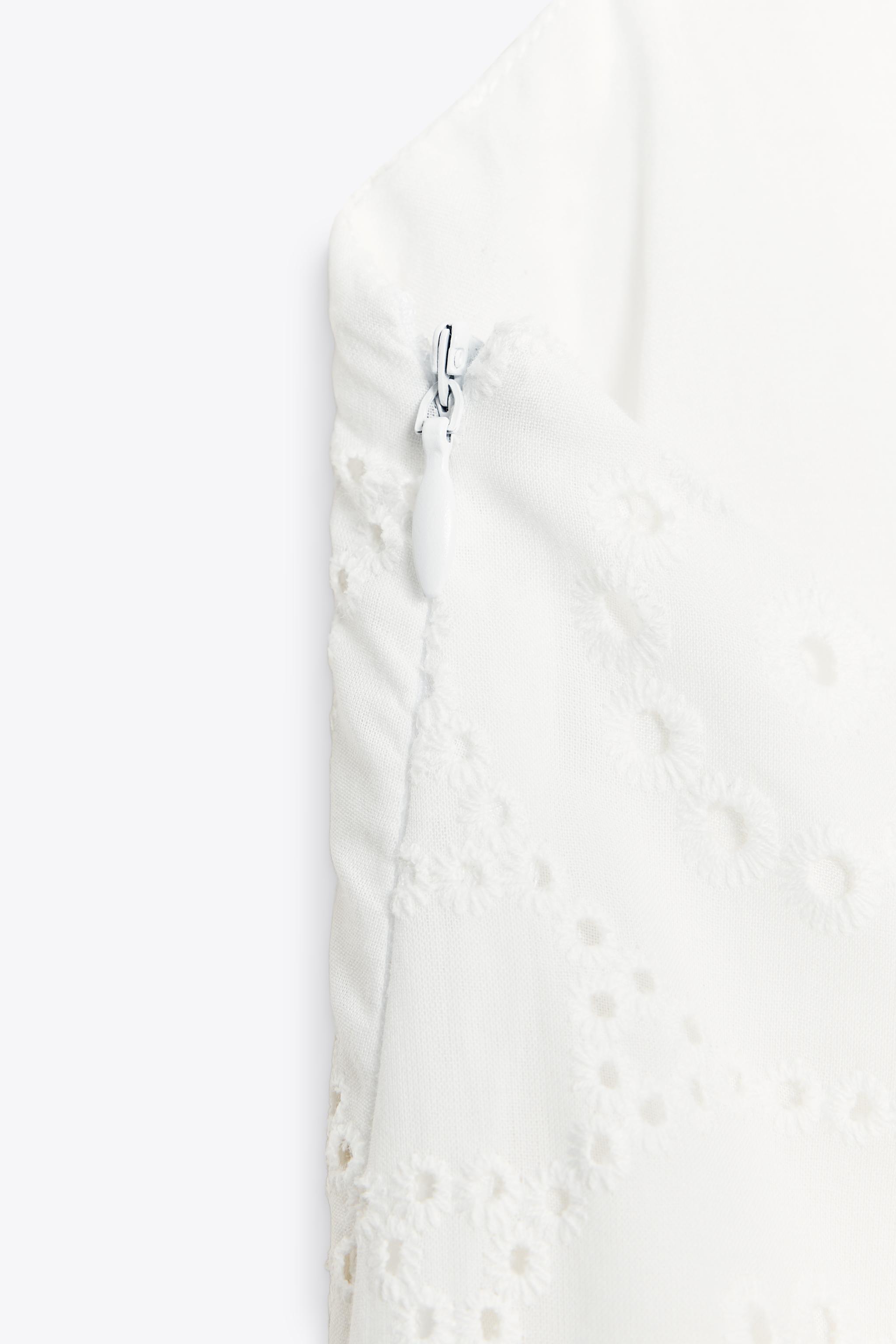 【ZARA】刺繍入りミディワンピース ホワイト | 0881/343/250 ZARA(ザラ)の「刺繍入りミディワンピース」 - PARTE