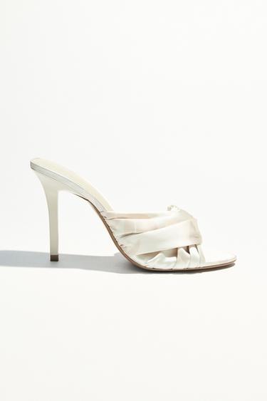 SANDALES EFFET SATINÉ IMPRIMÉ - Écru de Zara