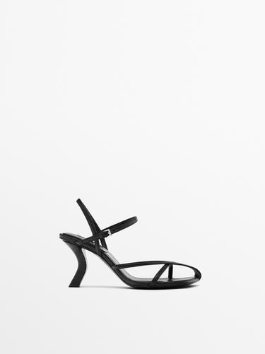 Sandalia piel tiras - Limited edition - Negro de Zara