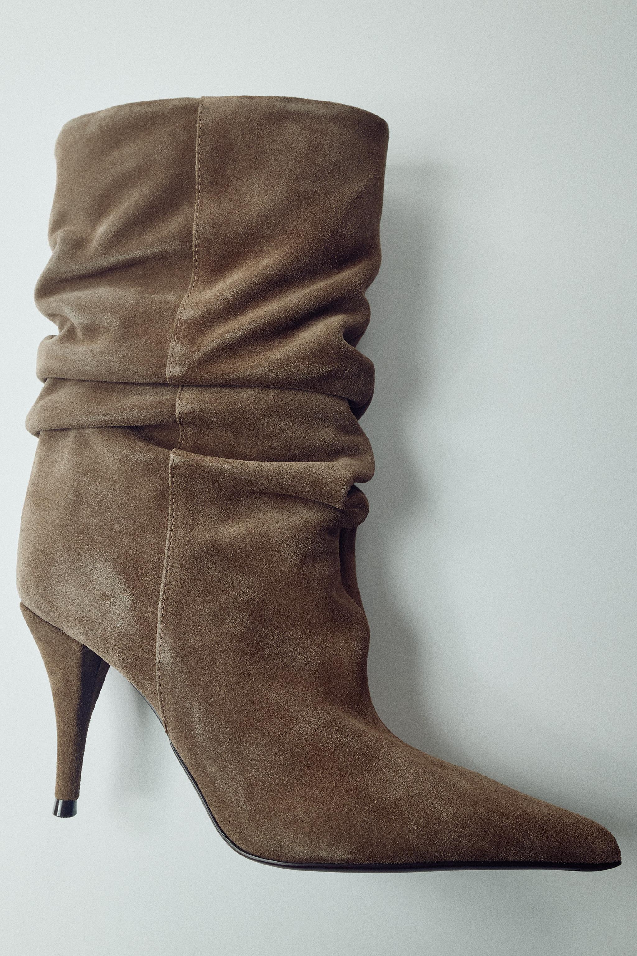 SUEDE GATHERED HIGH-HEEL BOOTS — Taupe Gray