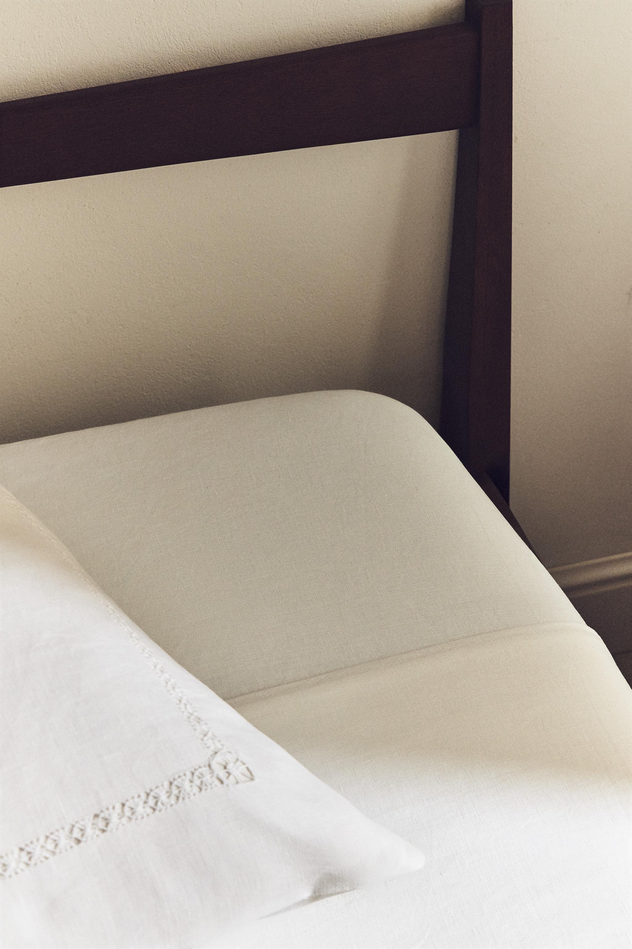 HEMSTITCHED LINEN FITTED SHEET