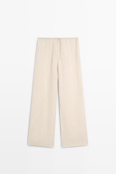 Pantalón fluido gofrado total look mezcla lino - Beige vigoré de Zara - Imagen 0
