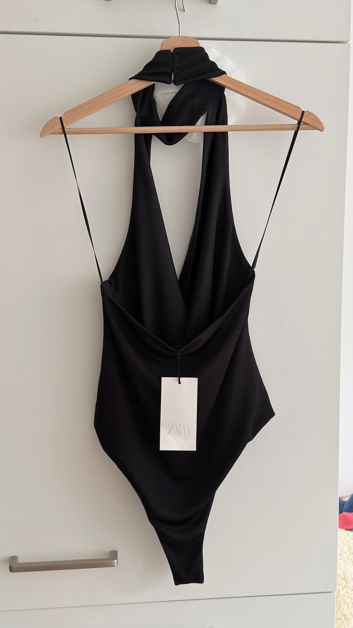 HALTER BODYSUIT WITH FLORAL APPLIQUÉ - Image 3