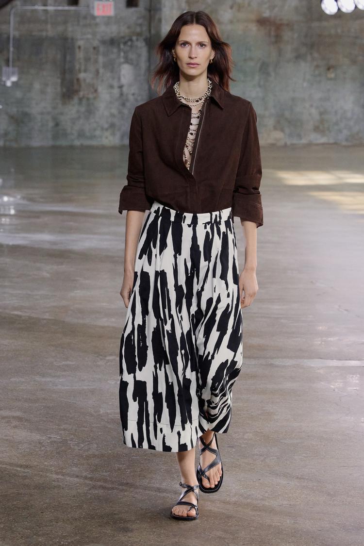 Moda Falda Botones Zara FALDA MIDI ESTAMPADA ZW COLLECTION Blanco